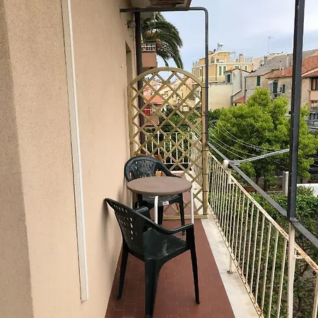 In Pieno Centro A 100m Dal Mare * Spotorno