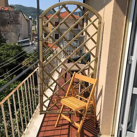In Pieno Centro A 100m Dal Mare 아파트 *